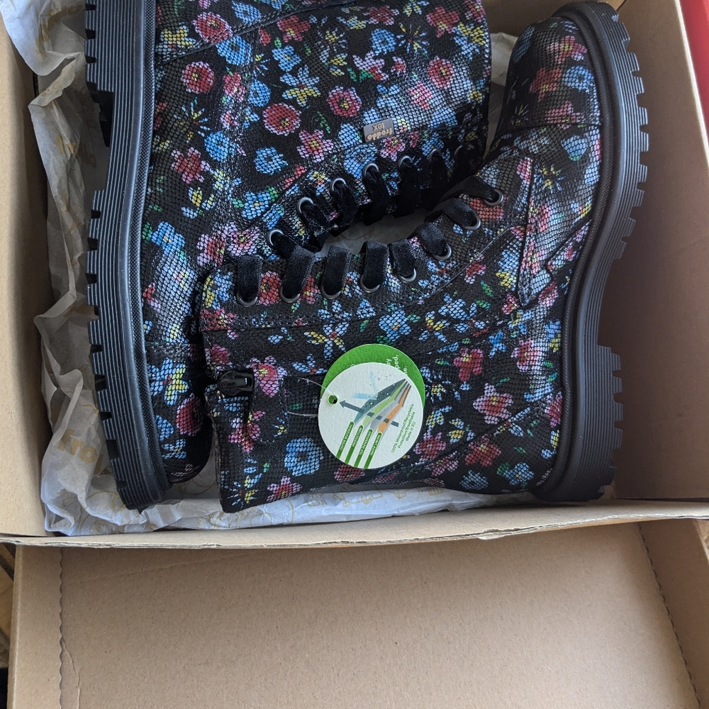 Froddo rain/winter, size 35 EU 5 US Black with floral print